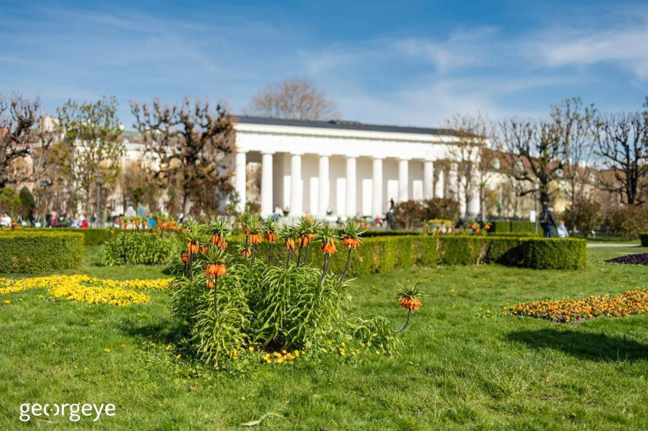 Fromme Hermine By Ichbucheat * Wien