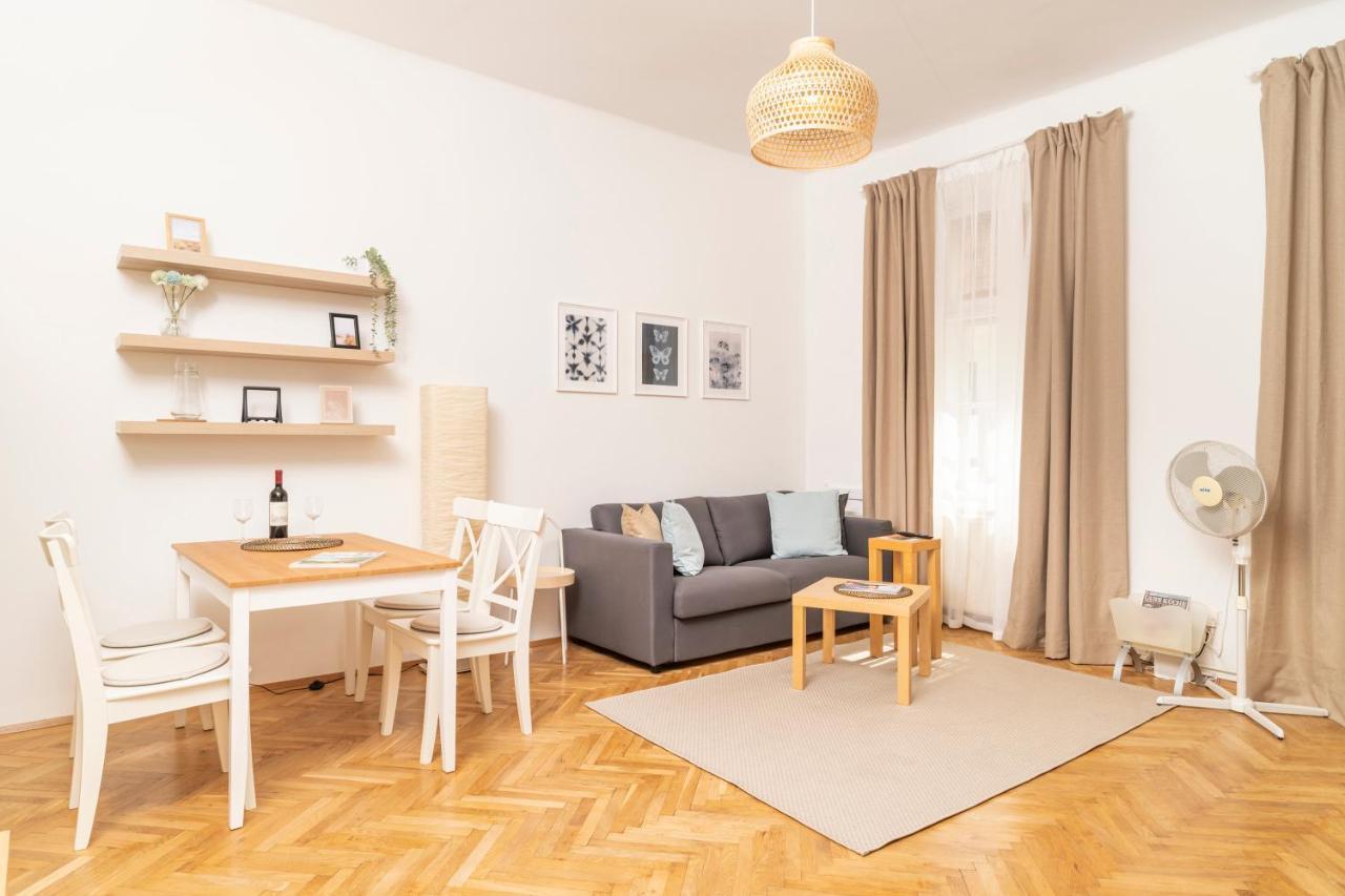 Apartment Fromme Hermine By Ichbucheat Wien